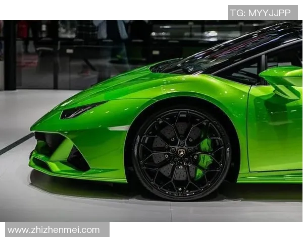 足球明星们的豪华跑车生活揭秘与他们的赛场风采相得益彰 足球明星们的豪华跑车生活揭秘与他们的赛场风采相得益彰